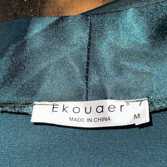 Ekouaer Satin Silky Feminine Deep Green Wrap Robe with Flutter Sleeves Size Med - Picture 9 of 10